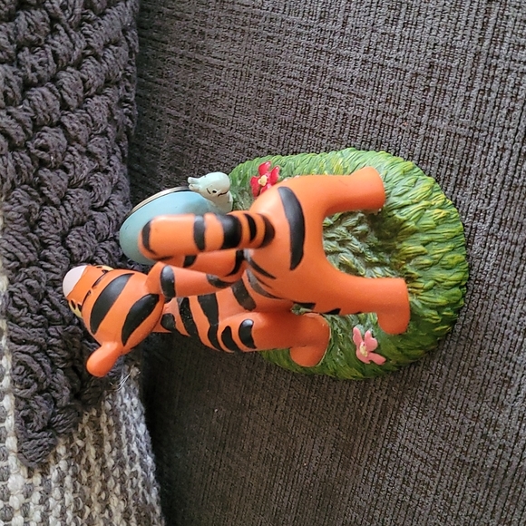 Tigger And Snail Clock - Picture 4 of 11